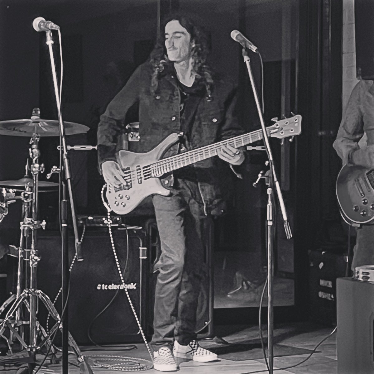 tommyhillsbass's tweet photo. Last night with Oneworld in Lithgow at The 7 Valleys 🔥
#Warwickbass #tcelectronic #PickGuyGuitarPicks #Spectraflex #TomasHills #Bassist https://t.co/a6gSthDZdt