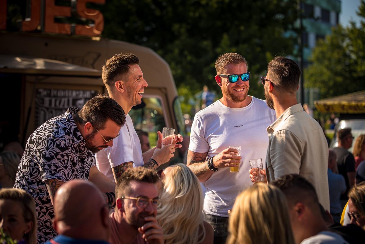 Kom gezellig met collega’s en vrienden, het extra lange Pinksterweekend inluiden met een 𝐕𝐑𝐈𝐉𝐌𝐈𝐁𝐎! Natuurlijk kun je ook gewoon blijven eten. En als je er dan toch bent.... 🎶💃🕺

𝐁𝐀𝐑𝐑𝐄𝐋 𝐅𝐨𝐨𝐝 𝐓𝐫𝐮𝐜𝐤 𝐅𝐞𝐬𝐭 
𝐄𝐦𝐦𝐞𝐧 𝟐𝟔|𝟐𝟕|𝟐𝟖|𝟐𝟗 𝐦𝐞𝐢 𝟐𝟎𝟐𝟑