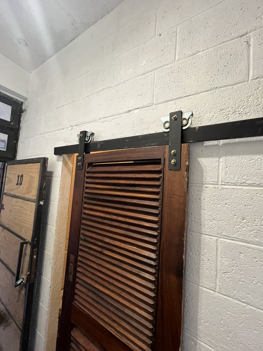 OneSquareK1's tweet image. With “Chairman” a master fitter from Zikano Steel

A few years ago, he designed and fabricated this beautiful sliding door for us🚪

Now he’s back installing a security door.  Zambians do great work! 

Order one, call ☎️ - 097 7530829

#zikano #onesquarek #localteam 👍🏽