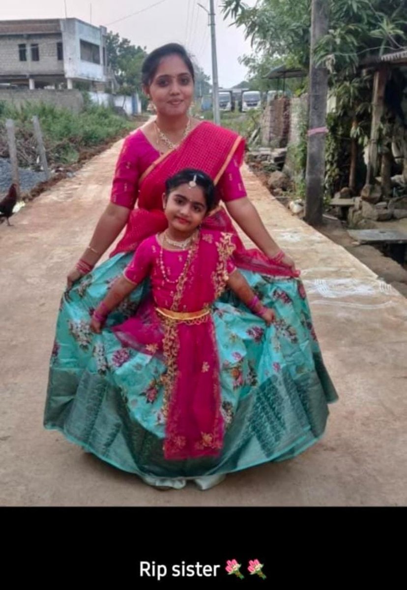 Ranjith58586434's tweet photo. @KTR_News @KTRBRS @KTRoffice @BRSHarish @TelanganaCMO @RSPraveenSwaero Ee chitti thalliki nyayam dorukutunda sir jps regularization kosam lokani vidichipoina sister 😭😭😭😭😢😢. https://t.co/LMLbIaR4v8