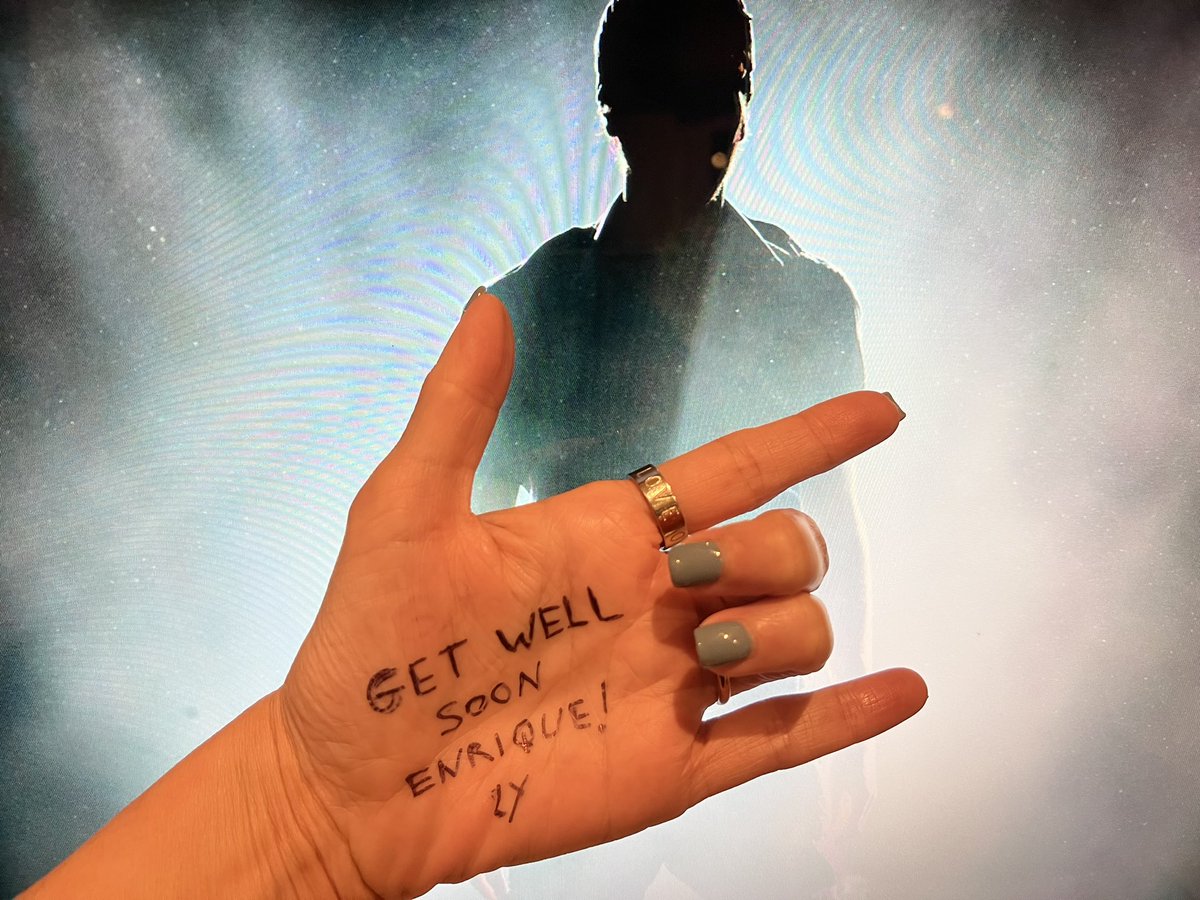 You are in our hearts and in our prayers, Enrique! 🙏❤️

#EnriqueIglesias