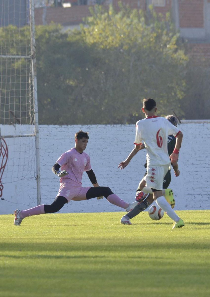 MartinJauregui's tweet image. Entrenar, entrenar y entrenar #7ma #Huracán 🎈🎈#AtajaFacu #MiArqueroPreferido 🧤🧤 #DelGloboYDeLaQuema 🎈🎈 #NacimosEnLaQuema #SentidoDePertenencia 🎈🎈💪🏾 Gracias @danimendezph por las fotos!! 📸📸