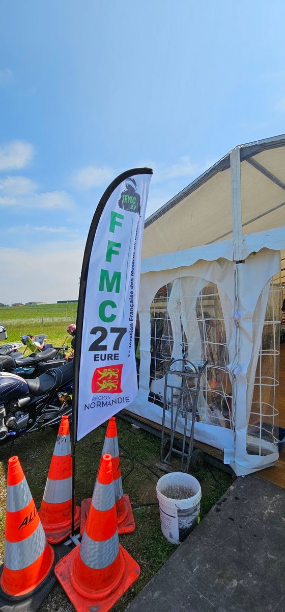 b_dsn's tweet photo. Et hop, au #RelaisCalmos de @ffmcnat #FFMC27 à la sortie 14 Aire du domaine d'Harcourt sur l'#A28.
#motardie https://t.co/LfFcFwCnJx