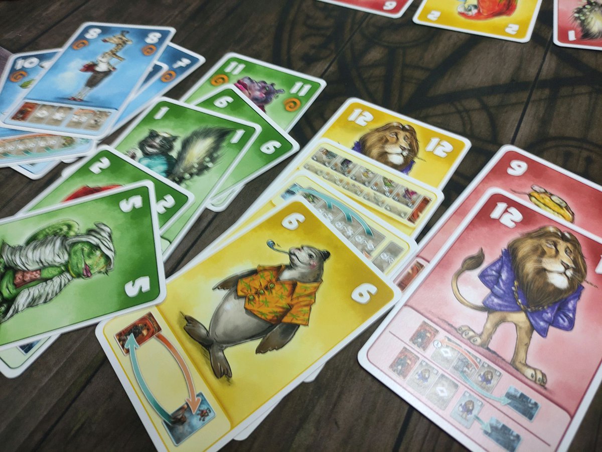 JaviCazalilla's tweet photo. Más partidas del fin de semana. Hace tiempo que no jugaba a "Bar Bestial". Para los otros jugadores era su primera vez y les resultó bastante entretenido. ¡Las animaladas no pararon! https://t.co/U9g3l5ygrk