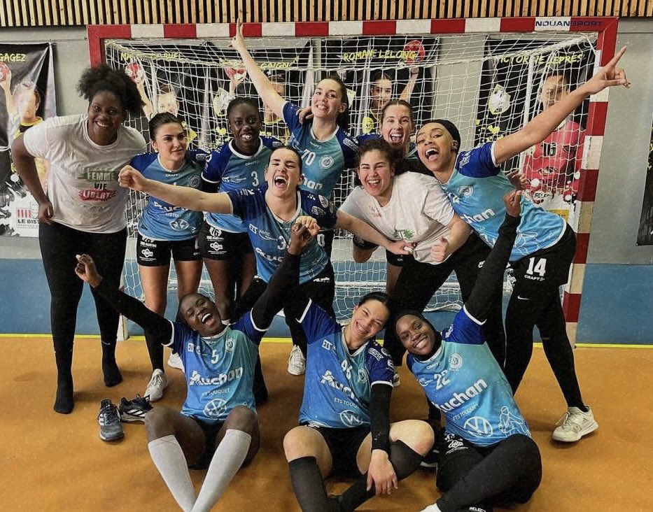 VICTOOOIRE 🔥

[27-28]

Nos #piquantes ressortent victorieuses d'un match très compliqué face au CL Colombelles Handball et finissent sur une note positive avant d'attaquer les barrages !

#COLHBO 🔵