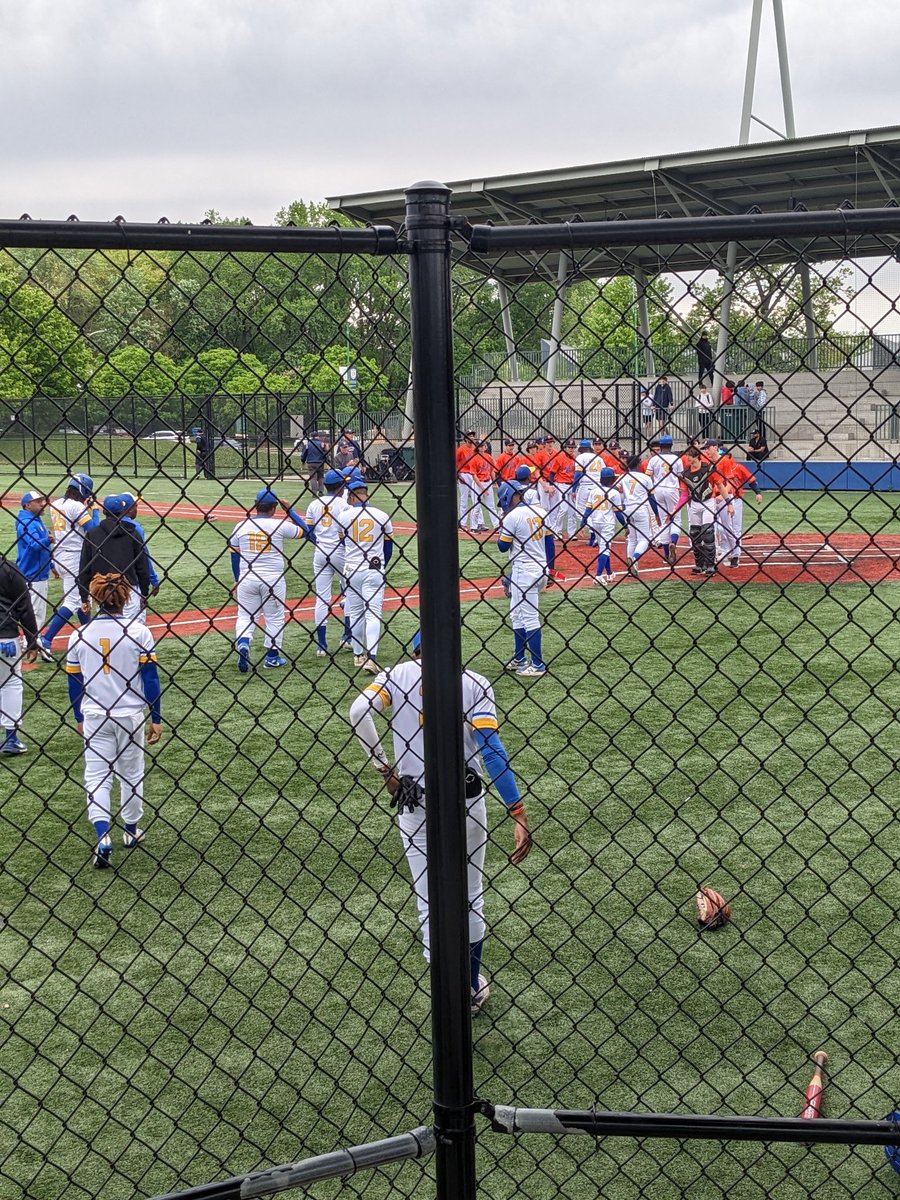 SimeonNation's tweet photo. Our boys put on a 4 run rally in the 6th but fell short 5 - 9. Great season fellas! 💙💛 #On2State https://t.co/0qTpQqhqRU