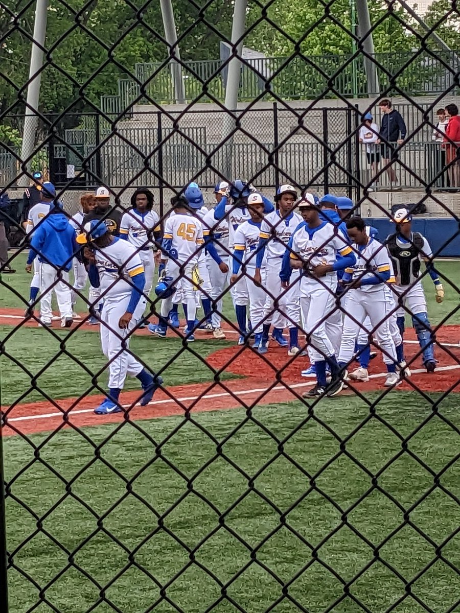 SimeonNation's tweet photo. Our boys put on a 4 run rally in the 6th but fell short 5 - 9. Great season fellas! 💙💛 #On2State https://t.co/0qTpQqhqRU