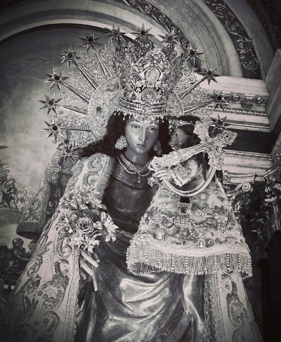 basilicadesampa's tweet photo. Festividad de la Virgen de los Desamparados 🤍

#SempreEnLoCor #MaredeDéu https://t.co/ZA9UAxoxVA