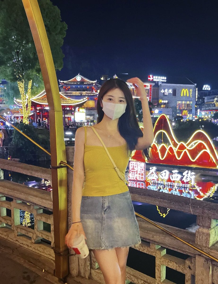 xll949494's tweet photo. 五颜六色的生活，不应该乱七八糟的过😘 https://t.co/RPz9RQRVBS