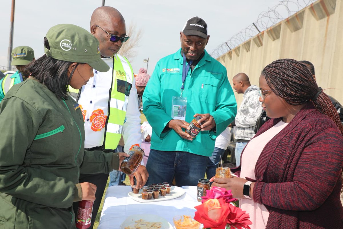 OfficialGDARD's tweet photo. We close of today with Premier @Lesufi and MEC @MbaliHlopheSA with a walk about show casing the @GDARD exhibition stall. #Threadclosed https://t.co/aCZrYllWKA