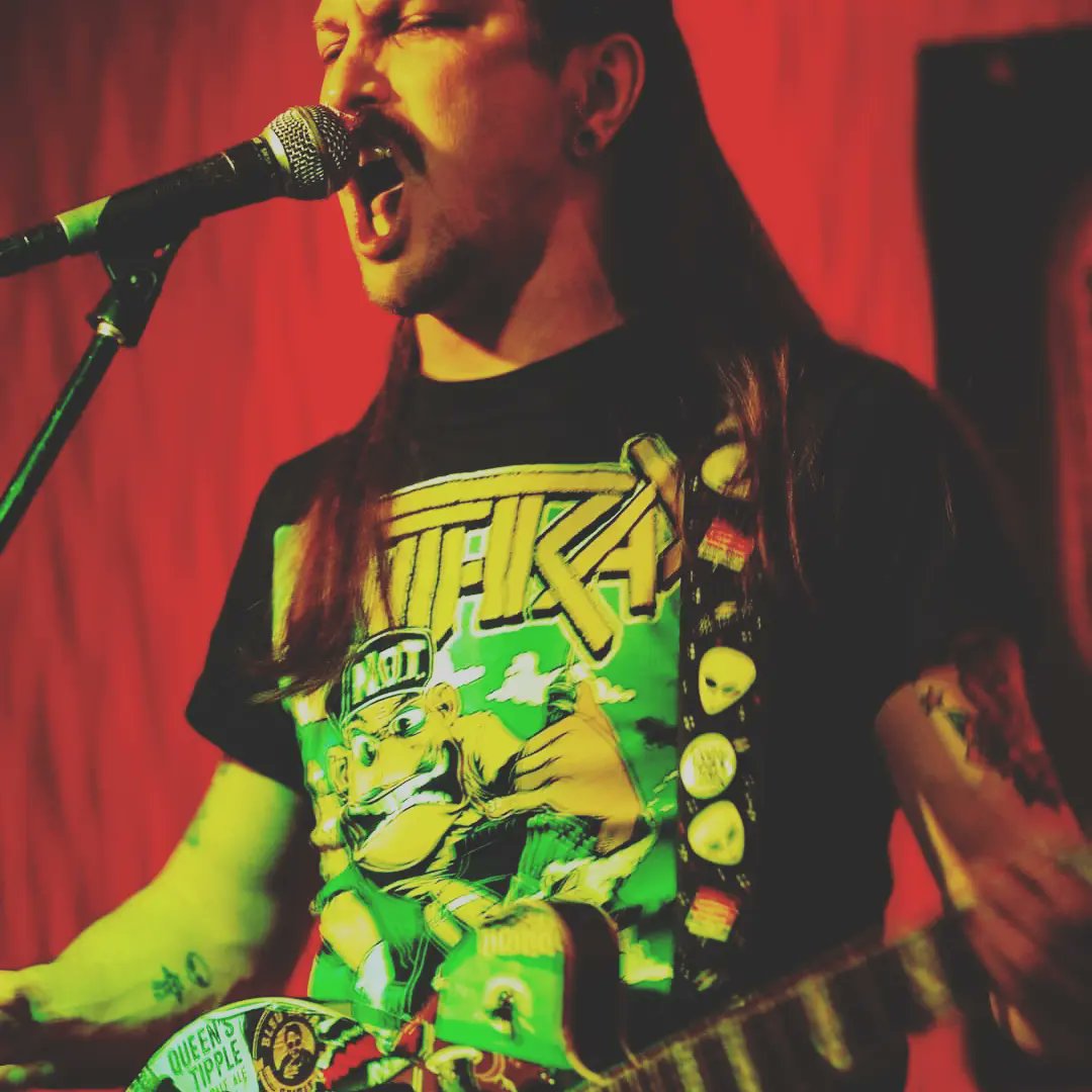 SavingPeachBand's tweet photo. Scream for me Essex!
#livemusic #essex #Basildon #savingpeach #essexmusic #punkrock #alternative #gig #gigphoto #guitar #vocals #unsignedband https://t.co/eAlGwKozA4