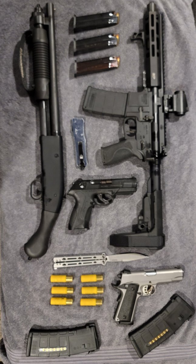MikeRSole's tweet photo. It's a helluva lot easier to pack a case than a backpack. You best believe that 😂 #CleanDay #RangeDay https://t.co/YVuMY0IzvB