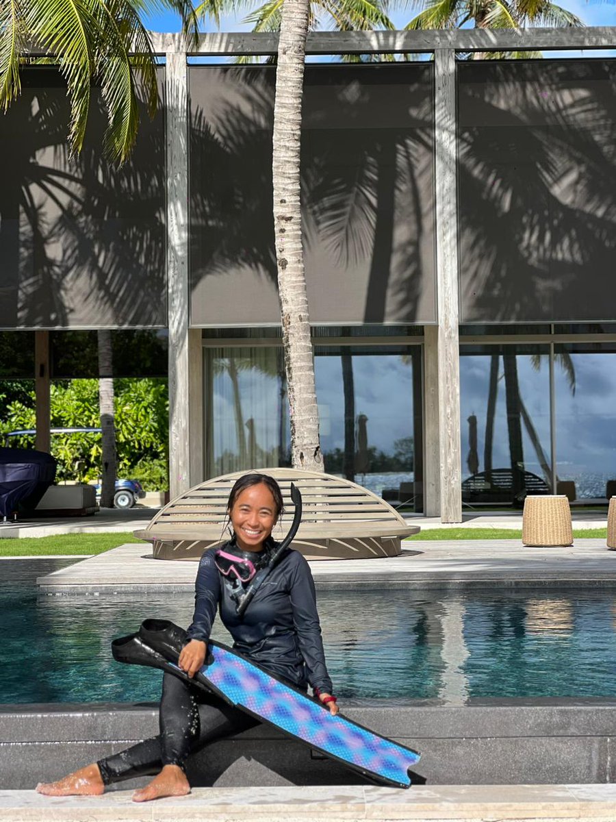 MYBinJin's tweet photo. My mermaid long fins❤️ https://t.co/OOnBIGnTcy