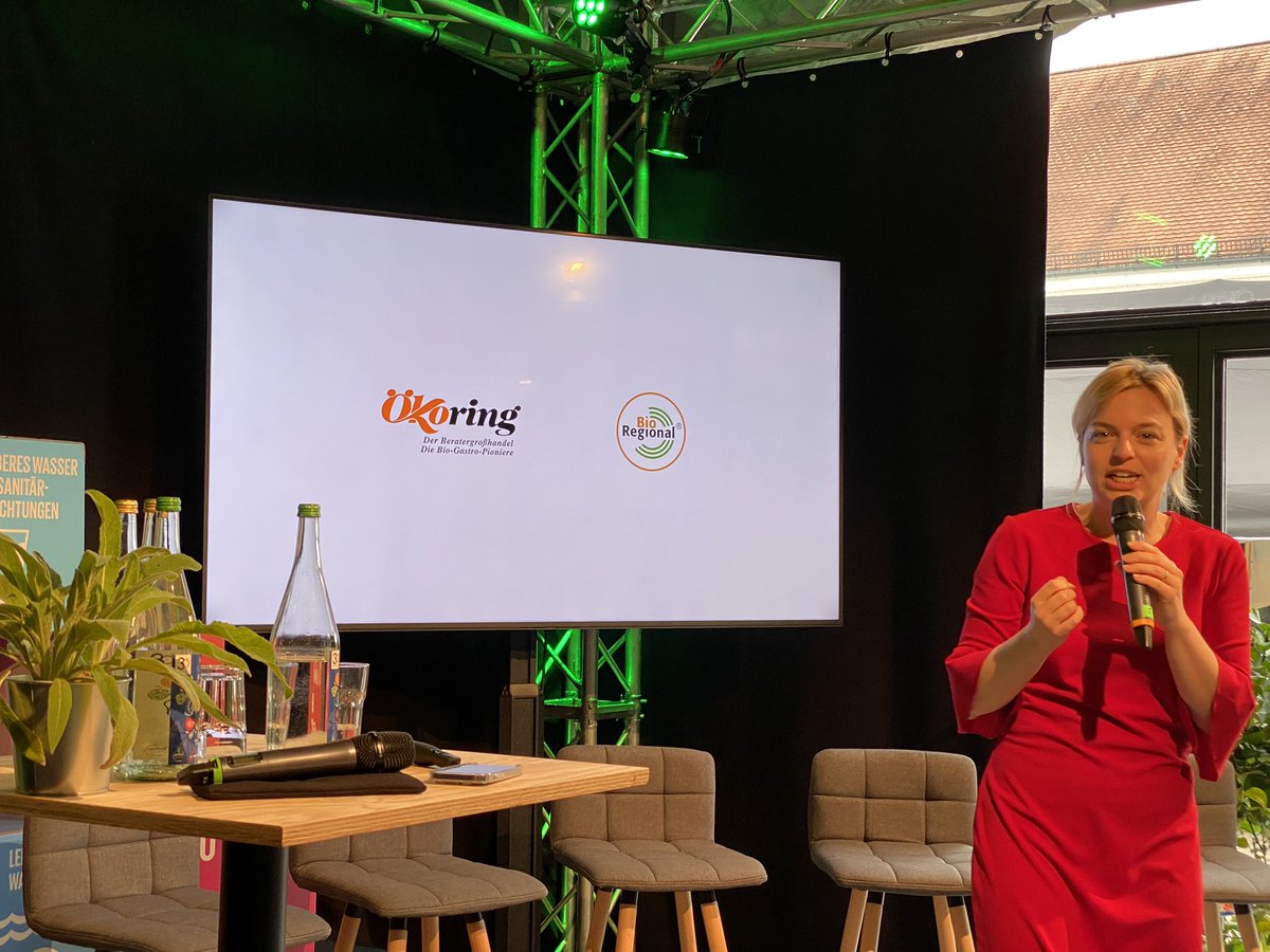 „Für Bio mehr Absatzmärkte schaffen - zB  Bio-Mittagessen für alle Grundschüler:innen! Wir müssen jetzt ins Tun kommen!“

<a href="/KathaSchulze/">Katharina Schulze</a> <a href="/GrueneLandtagBY/">GrüneFraktionBayern</a> beim 30jährigen Jubiläum unseres Mitglieds Ökoring. 

„In der Biobranche finden Menschen einen Job mit Sinn“ 💚

<a href="/Gruene_Bayern/">GRÜNE Bayern</a>