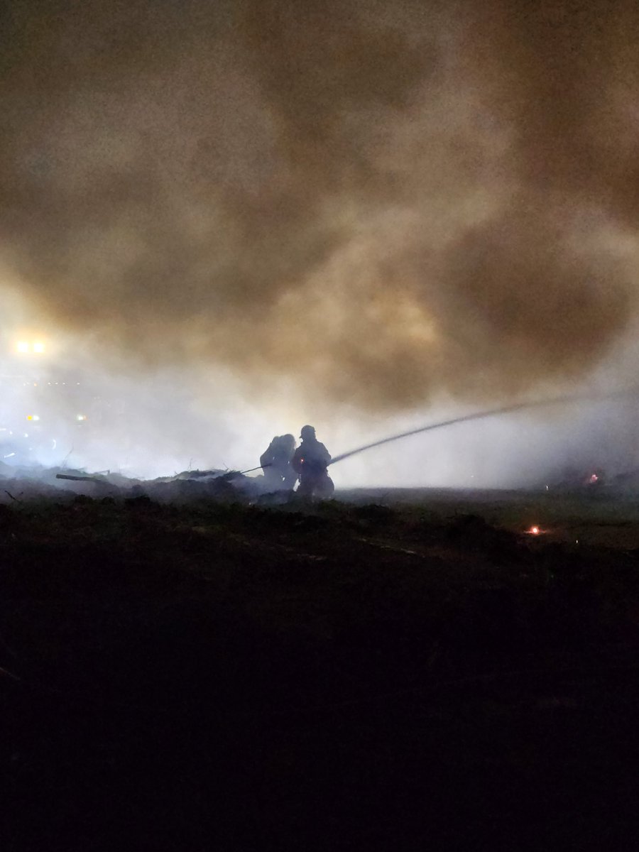 Deputy_DC's tweet photo. BFES Urban crews battled a large cedar mulch fire early Sunday morning.  Due to the distance off the road, a water supply was maintained with assistance from BFES Rural and QW tankers.  Crews had the fire under control as the sun was rising on Mothers Day. https://t.co/gxawysJkAI