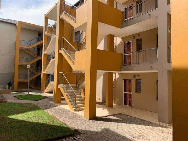 KasiEconomy's tweet photo. KASI MICRO-FLATS MARKET IS BOOMING!!

A new generation of property entrepreneurs is emerging in the townships. They've seen a gap in the property market for low-cost rental apartments &amp; have seized the opportunity by developing properties &amp; then offering affordable rental units. https://t.co/UyHM4GyZIL