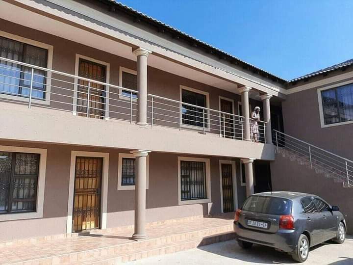 KasiEconomy's tweet photo. KASI MICRO-FLATS MARKET IS BOOMING!!

A new generation of property entrepreneurs is emerging in the townships. They've seen a gap in the property market for low-cost rental apartments &amp; have seized the opportunity by developing properties &amp; then offering affordable rental units. https://t.co/UyHM4GyZIL