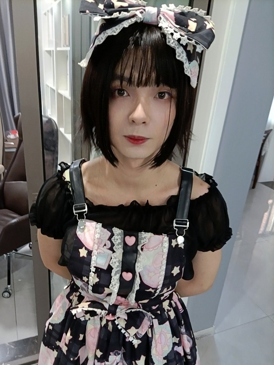 被鸽了，既然都化好妆了就拍一下吧
有老板想操吗 
#人妖母狗 #cd伪娘 #女装男子 #母狗肉便器 #伪娘黑丝 #男娘肉便器 #伪娘母狗 #杭州线下