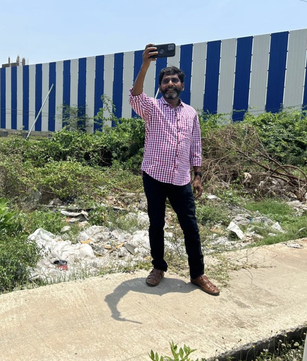 SavukkuOfficial's tweet photo. கிரகப்பிரவேசத்துக்கு கூப்புட மாட்டன்னு நானே வந்து பாத்துட்டேன் அண்ணே ⁦@V_Senthilbalaji⁩ https://t.co/jT8oyENr64