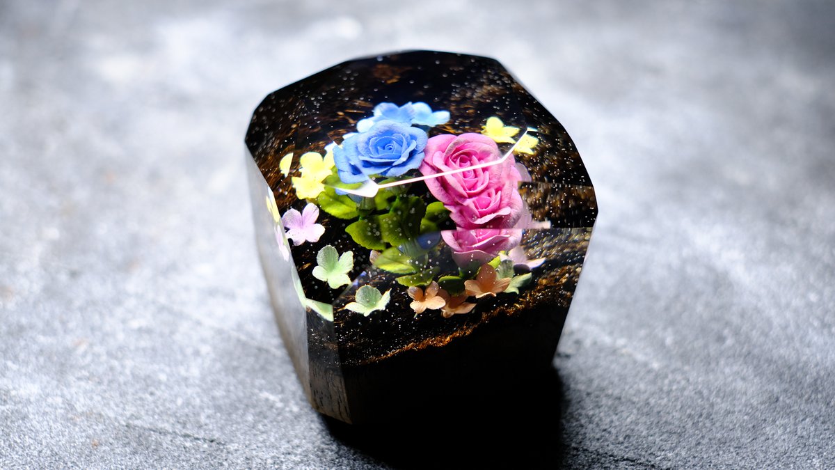 75_handmade's tweet photo. こば×753WORKSコラボ

こばさんが作ったお花をペーパーウェイトとして仕上げさせていただきました！
デザフェスのこばさんブースで展示予定ですので、ぜひ見に行ってみてください👍 https://t.co/XNOYfpUtR6