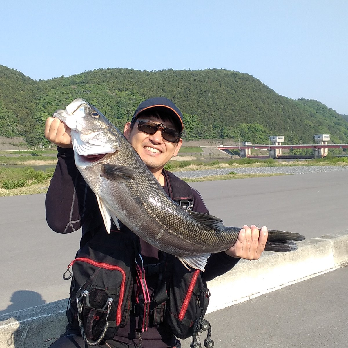 jomonfishing's tweet photo. 5月10日、石巻
追波川
ランカーシーバス釣れました❗

#釣り 
#追波川 
#北上川 
#シーバス 
#ランカーシーバス https://t.co/MFpi3Li1Yk
