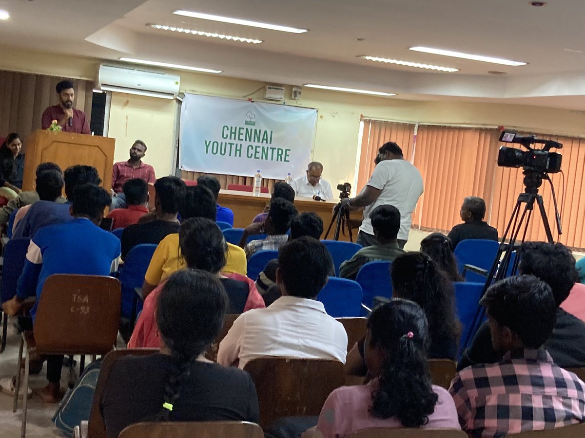 velu_ramavel's tweet photo. உழைப்பும் - உழைப்பு சுரண்டலும் எனும் தலைப்பில் CYC சார்பில் விவாத மேடை நிகழ்வு துவங்கியது ….

17 ம் 18 ம் நூற்றாண்டில் 18 மணி நேரம், 12 மணி நேரம் என இருந்த வேலைநேரத்தை போராடிதான் பெற்றோம் ஆனால் இன்றைய நவீன தொழில்நுட்பத்தில் வேலை நேரம் கூட வேண்டுமா ? குறைய வேண்டுமா?
@Theekkathir https://t.co/9M8Lzazcvp