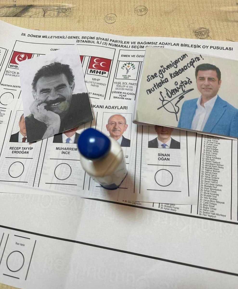 dailyislamist's tweet photo. 🔴 Öcalan ve Demirtaş resmiyle kabine giren bir PKK’lı, Kılıçdaroğlu’na oy verdi. https://t.co/ynPz4kVYdy