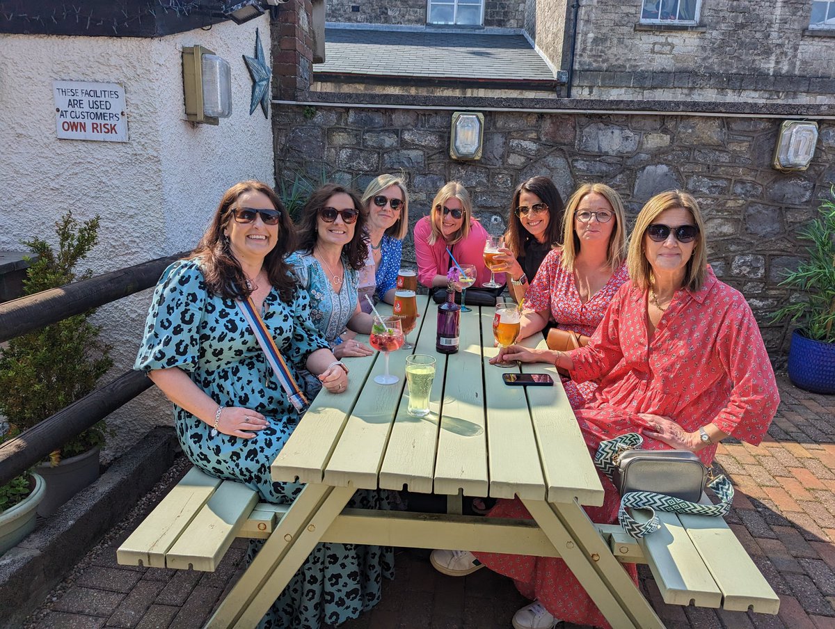 ToursofWales's tweet photo. Girls on Tour! π πΈπΉ
Lovely day with these young ladies from the #Cardiff area. Researching the history of these traditional watering holes in the #ValeofGlamorgan π
#HorseandGroom #Cowbridge @Ploughmonknash #Monknash #BlueAnchor #EastAberthaw @visitthevale https://t.co/PNoXCspmZe