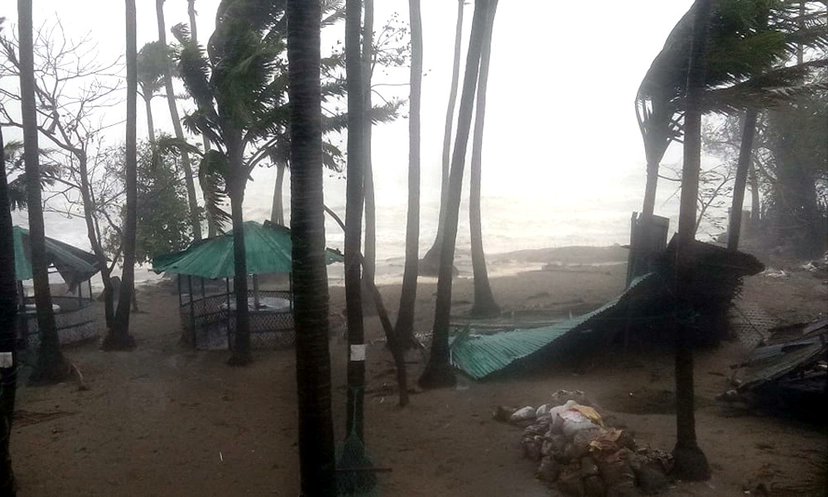 কক্সবাজারের উপকূল অতিক্রম করল মোখা