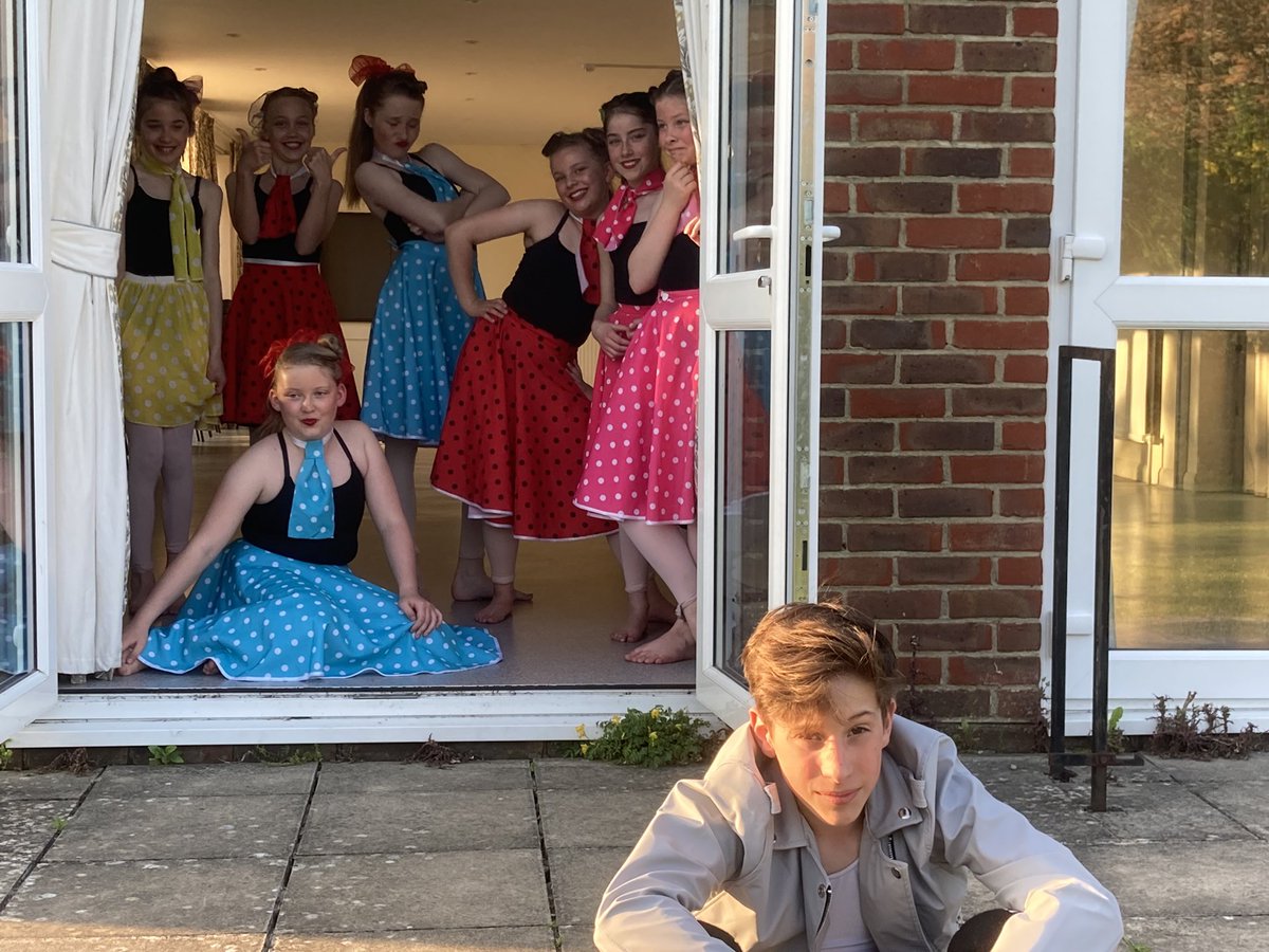 LucaBrugnoli12's tweet photo. Fun with friends @ASDclassical last night. Invited to dance for the opening of @Sus_Elvis #greattimes #performingarts #notjustasinger https://t.co/Y5GKW5lij8