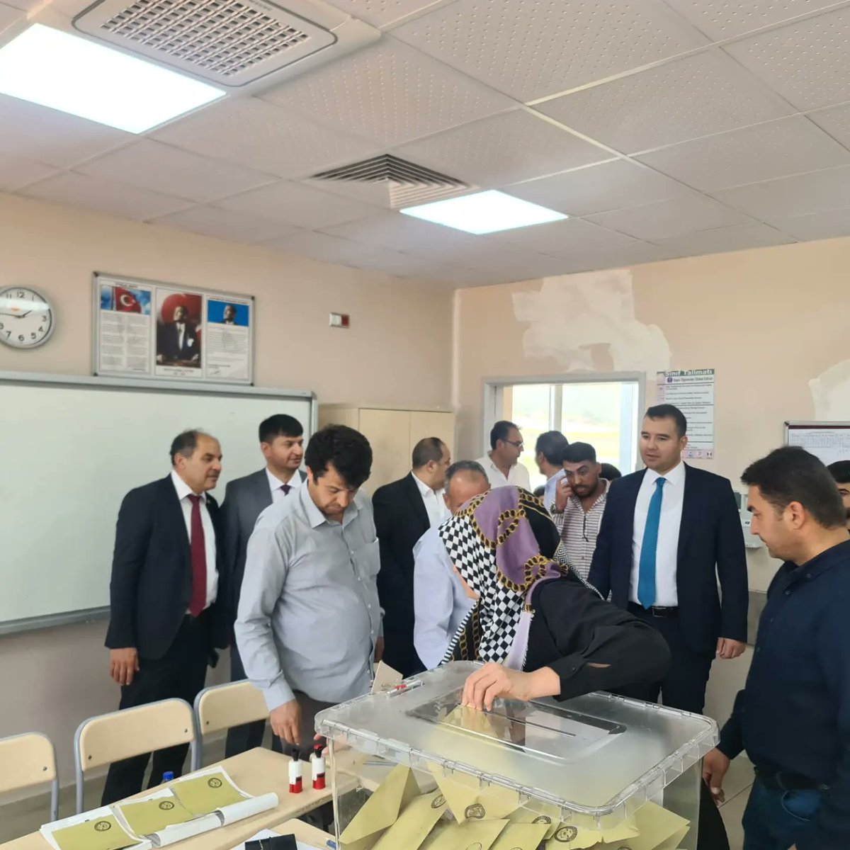 osmaniyededeva's tweet photo. #milletittifakı Osmaniye İl Başkanlarımız ile birlikte Köylerimizde ve İlçelerimizdeki sandıkları ziyaret ediyoruz.

Kazanan #Türkiye olsun.

#devapartisi #alibabacan #osmaniye #kemalkılıçdaroğlu #KAZANIYORUZ #ilkturdabirelim https://t.co/T1nv2cW18s