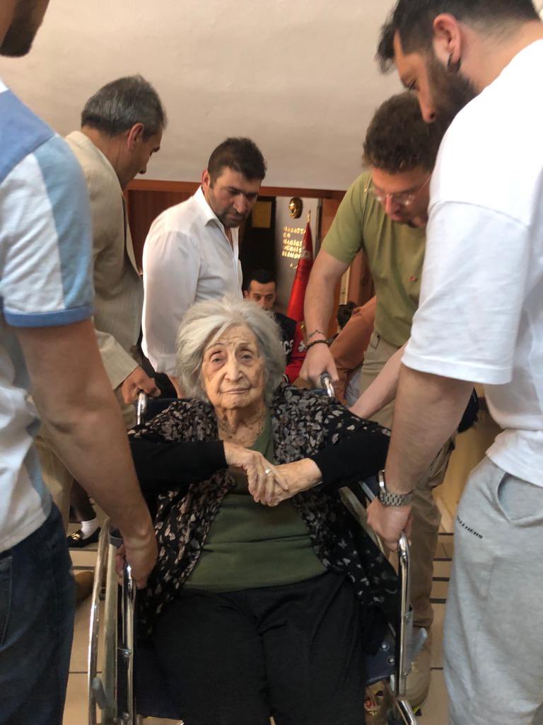 Super proud of my 95-year old gran, who just cast her vote in Turkey. Big thanks to the *five* guys who carried her to the booth. 🇹🇷🗳️