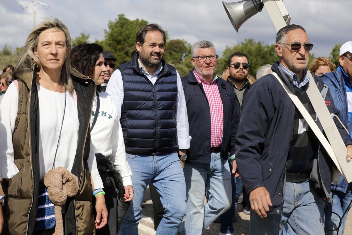 paconunez_'s tweet photo. 💐El componente de religiosidad popular es una parte fundamental de la forma de ser de Castilla-La Mancha.

Mi Gobierno tendrá el compromiso de que las romerías, procesiones y fiestas populares van a ser cuidadas, protegidas e impulsadas. https://t.co/FTJGVtoCSC