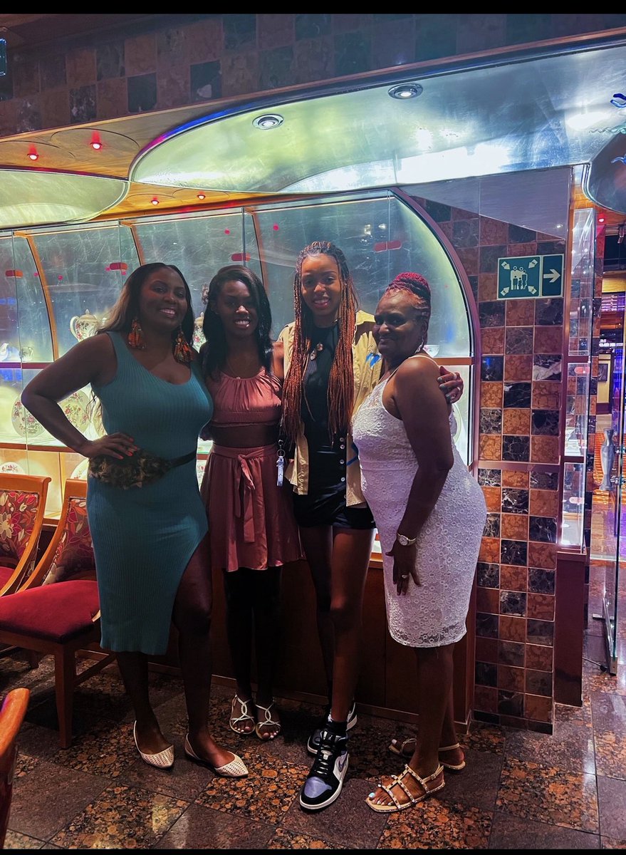 32Greene's tweet photo. Happy Mothers Day to the best Mom &amp; Mama! Me and the girls love and appreciate you 😍 smooches @Pat5929 https://t.co/Ekc1kGxl0f