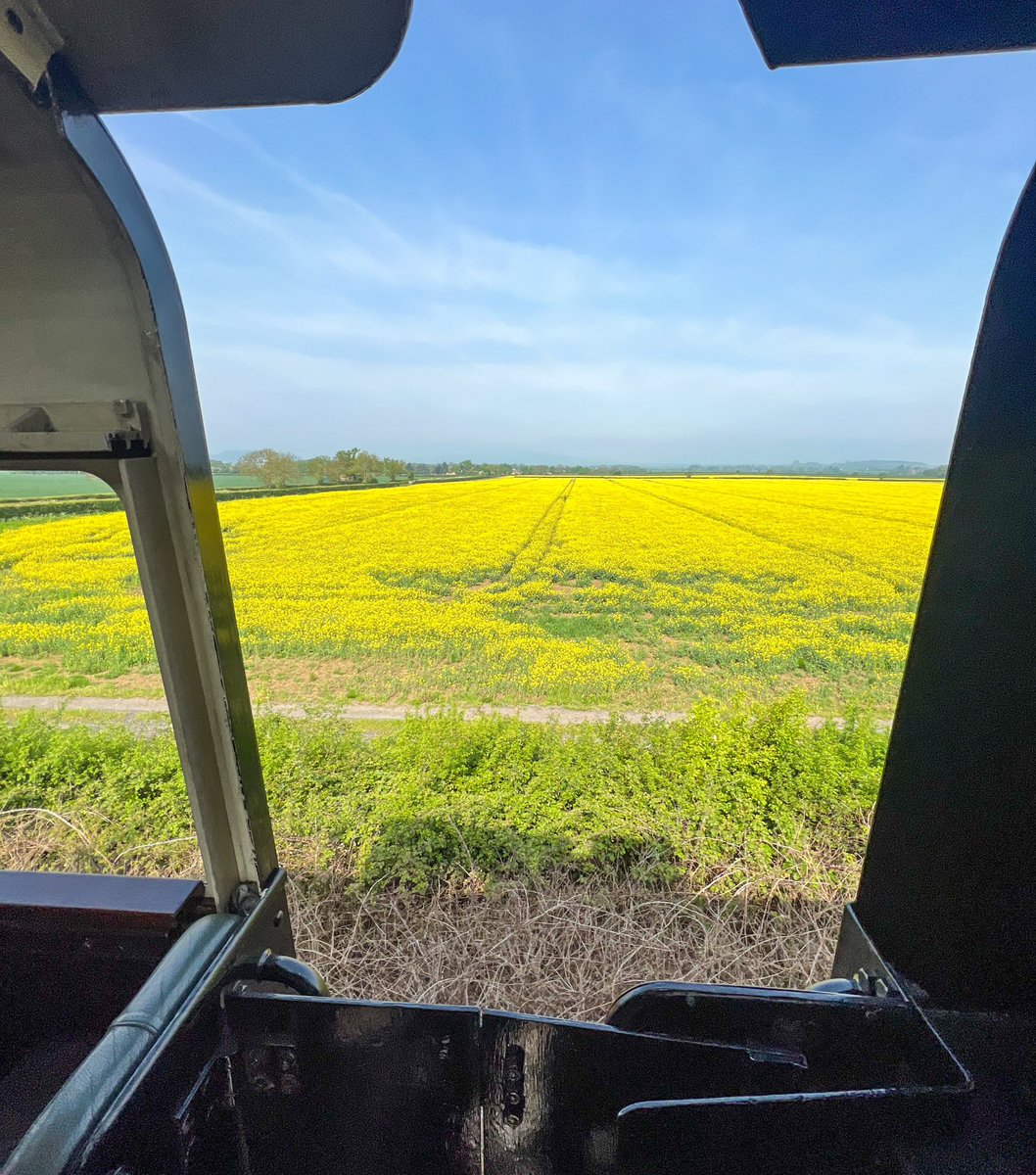 LiamEBarnes's tweet photo. Final day at the Glos Warks Gala, a lovely trip on the Kylchap 78’ this morning before an afternoon on the Pug

@GWSR #gwsr #broadway #steam #heritage https://t.co/IpgEYWqJRZ
