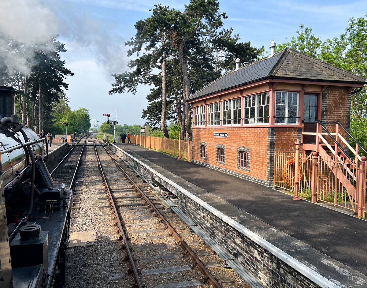 LiamEBarnes's tweet photo. Final day at the Glos Warks Gala, a lovely trip on the Kylchap 78’ this morning before an afternoon on the Pug

@GWSR #gwsr #broadway #steam #heritage https://t.co/IpgEYWqJRZ