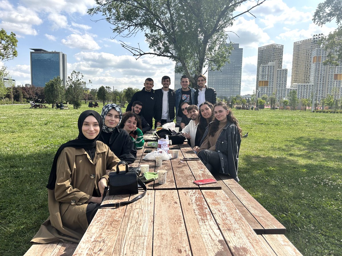 Tokob2014's tweet photo. Ankara’da eğitim gören öğrencilerimiz ile Ankara Millet Bahçesinde bir araya geldik.
Düzenlenen buluşmaya Ankara’da eğitim gören Batı Trakyalı ve Kuzey Makedonya’lı arkadaşlarımız da katılım gösterdi.
#TOKOB https://t.co/ft6ReaTzcC