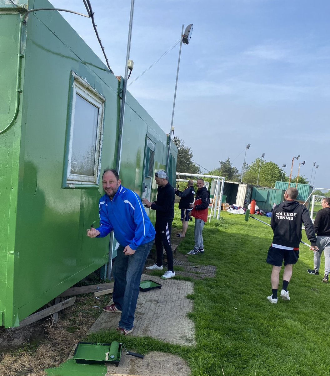 BrinsworthWWFC's tweet photo. Volunteering at its finest ππ Team work makes the dream work - and got the job done #workforceday @bwjfc1973 @DBSports_S6 @SSBLaw1 https://t.co/MwC5DilMwl