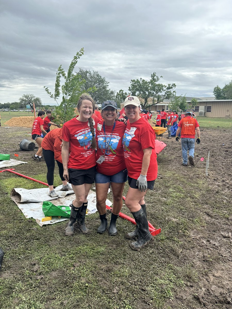 jen de melo tweet media