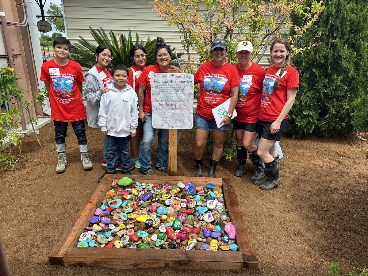 jen de melo tweet media