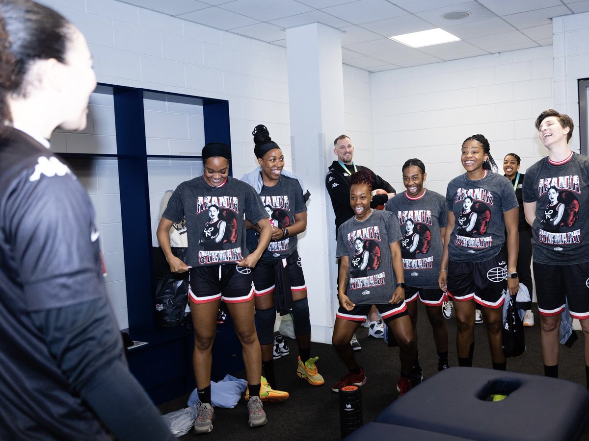LondonAcers's tweet photo. RT WBBLofficial: 🦁 @LondonLionsw surprise @Azania13 ahead of her last game

Watch the Play-off Final LIVE on @SkySports: https://t.co/snocQXoGTH 📺

#BritishBasketball https://t.co/eEoKEUtxSq