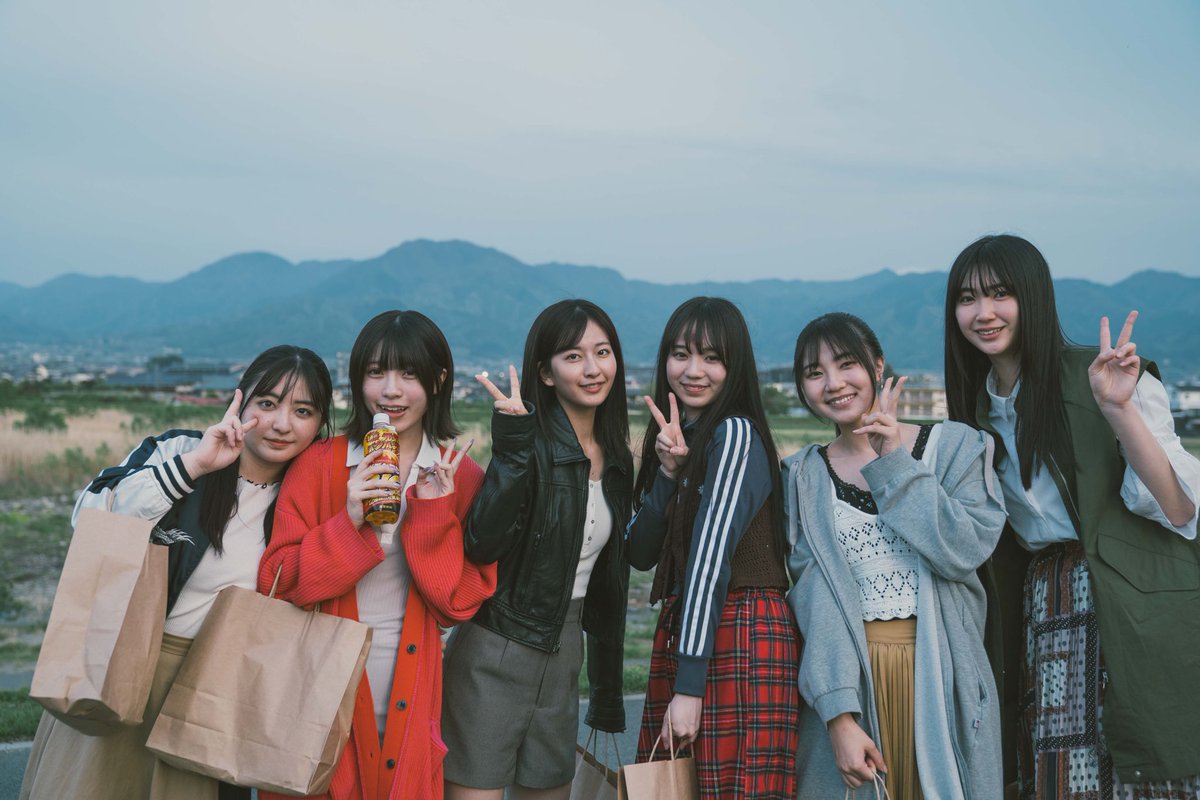 #さよならエリュマントス

ミスマガジン2022の皆さん、クランクアップ直後のお写真を。

グラビアでは勿論ですが、女優としても鬼才・大野大輔監督の手腕の元で魅力が爆発してます👏

名前もそのままココ、ユナ、ミズキ、リナ、スズ、サラ役🫢

各々の個性を活かした役柄にもご期待ください❗️