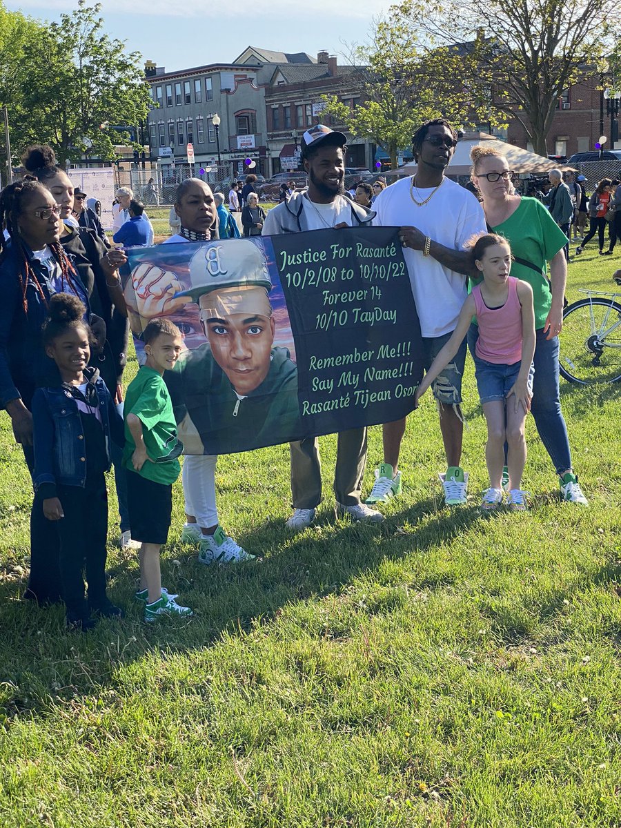 FitnessFoundry's tweet photo. ☀️Morning Sunrise
Town Field Park in Dorchester, Boston
Readying for our 27th annual #MothersDay Walk for Peace!
Join me and thousands of others to empower survivors of homicide victims and create more peaceful communities💜
🔗 https://t.co/GOuW9GSAkP
#EndGunViolence #peace https://t.co/zEFoExslw5