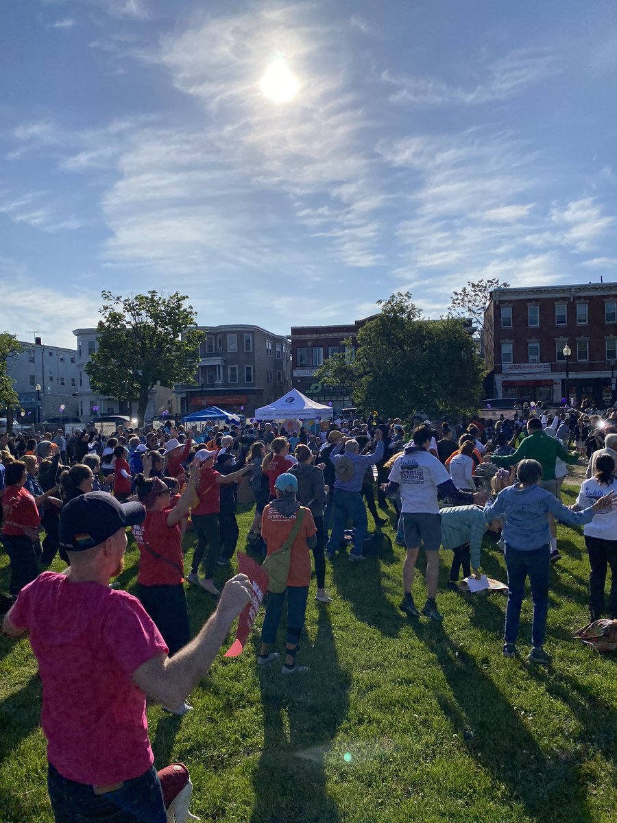 FitnessFoundry's tweet photo. ☀️Morning Sunrise
Town Field Park in Dorchester, Boston
Readying for our 27th annual #MothersDay Walk for Peace!
Join me and thousands of others to empower survivors of homicide victims and create more peaceful communities💜
🔗 https://t.co/GOuW9GSAkP
#EndGunViolence #peace https://t.co/zEFoExslw5