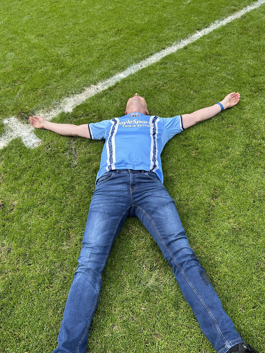JohnDalziel's tweet photo. Paul from Kersley in Block 30 @CBSArena, thanks for being such a good sport. Although you slipped at the penalty spot &amp; missed, I’ve sorted tickets to the @Coventry_City corporate lounge for next season! ⚽️ 

#KickItForATicket #CCFC https://t.co/o1NgDIsmej