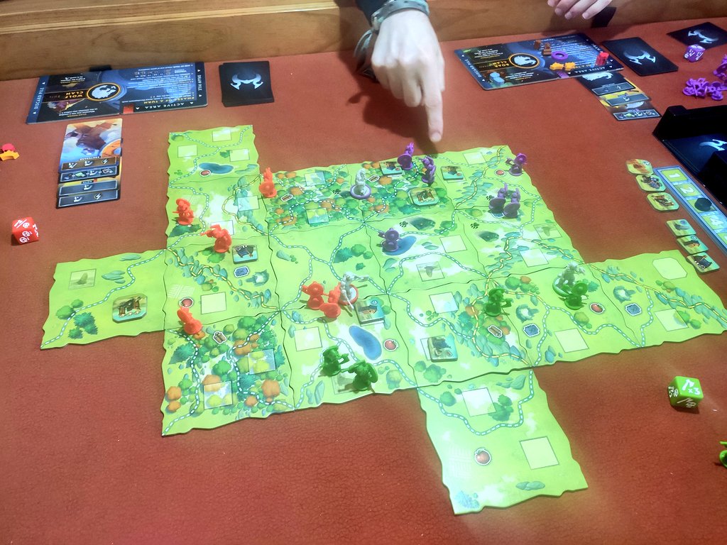 Pues la cosa esta que ha traído <a href="/MeepleChef/">MeepleChef</a> que no sé ni cómo se llama me ha gustado bastante, la verdad. Preguntadle a él, que ya se ha ido y no puedo verlo