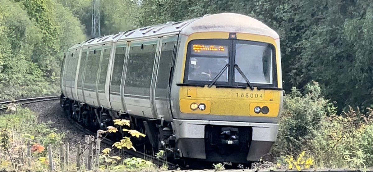 PlatformEdge1's tweet image. Afternoon all,

Here is 168004 + 168324 arriving into Solihull on a service to Birmingham Moor Street #Class168