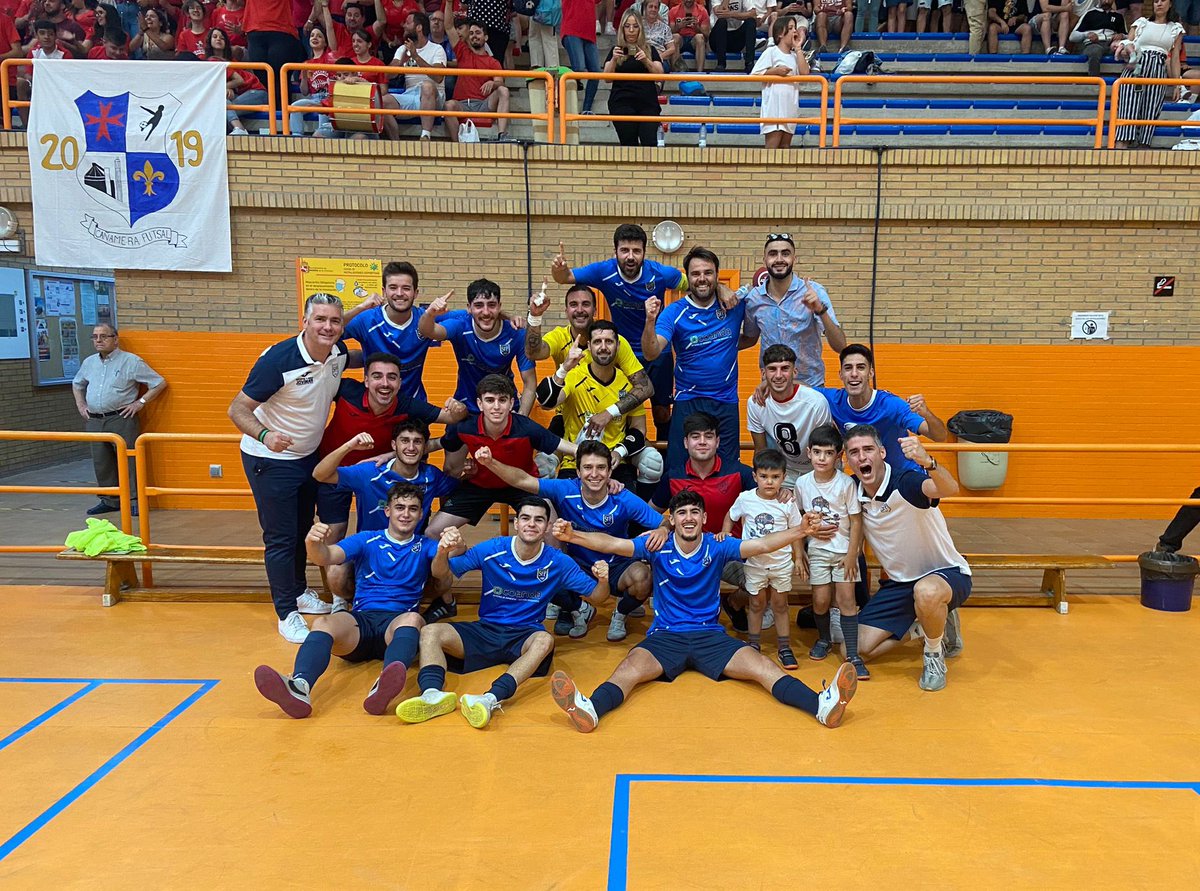 SFPaulaDeportes's tweet photo. SIIIIIIIII!!!! SOMOS DE SEGUNDA ANDALUZA!!!🫡🚀

Victoria agónica en penaltis de nuestro senior tras remontar un 1-3 al descanso y empatar el partido a falta de 1 minuto (5-5)!😍⚽️

¿Nada mal para ser el primer año no?😜💥🍍

⚽️⚽️⚽️Terol
⚽️Llony
⚽️Mdv

#YoSoyDelPaula🔵⚪️ https://t.co/dx6n37860Y
