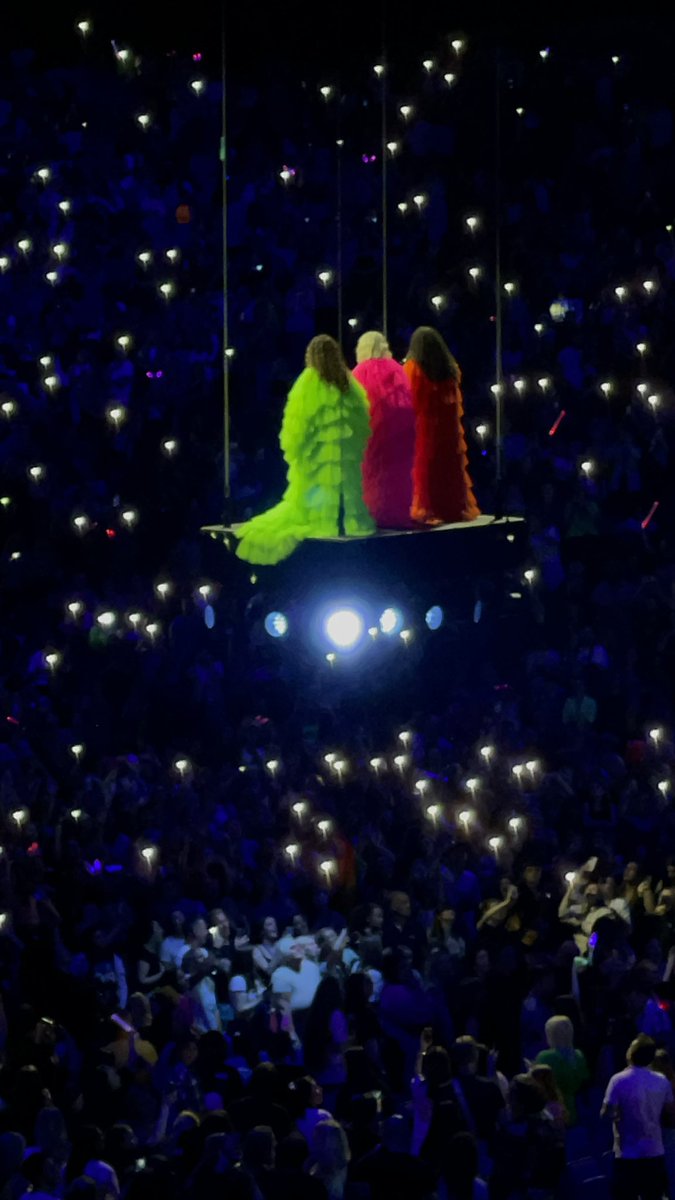 jamilC_94's tweet photo. A year ago today I saw @LittleMix perform their last show as a trio! Honestly best concert I’ve been to yet 😍 please now regroup, thanks! #LITTLEMIX #music #livemusic #ayeartoday #concert https://t.co/H604sjH1BI