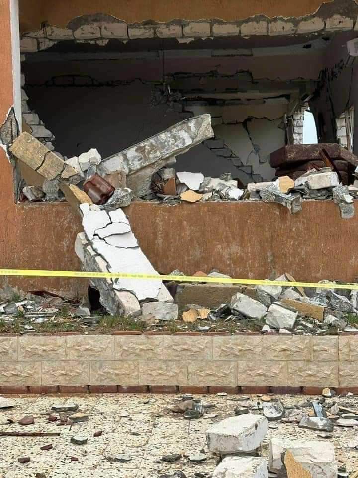 AmenElhashmi87's tweet photo. A girl has died and her mother wounded after a cooking gas cylinder exploded in their house in Mayah town, 27 kilometers west of Tripoli. The explosion caused significant damage to the house. https://t.co/mvJVKtXkSK
